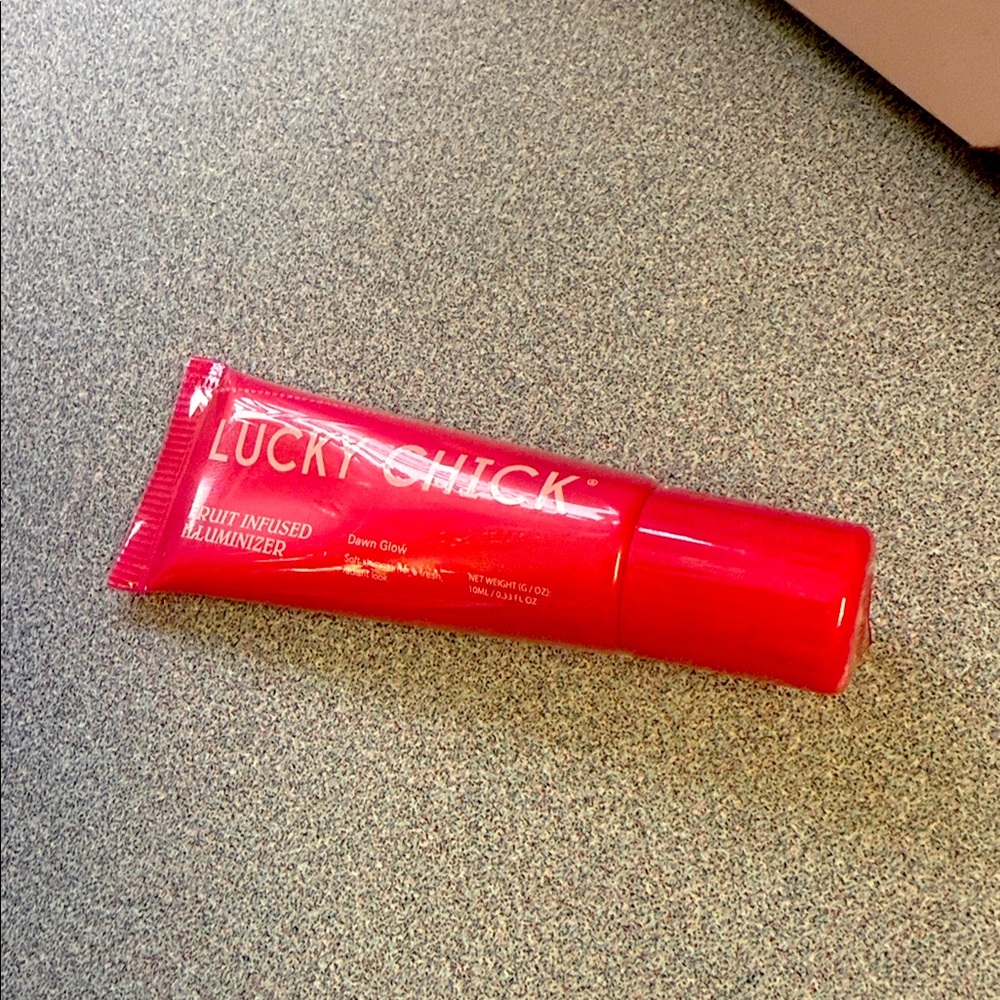 🌸 Lucky Chick Fruit Infused Illuminizer shade DAWN GLOW